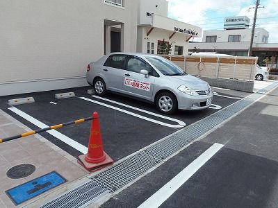 【名張市鴻之台２番町のアパートの駐車場】