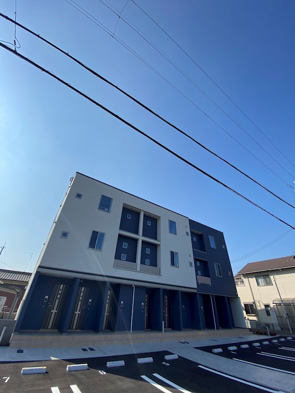 姫路市飾磨区高町のアパートの建物外観