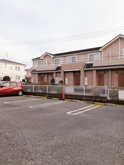 【前橋市茂木町のアパートの駐車場】