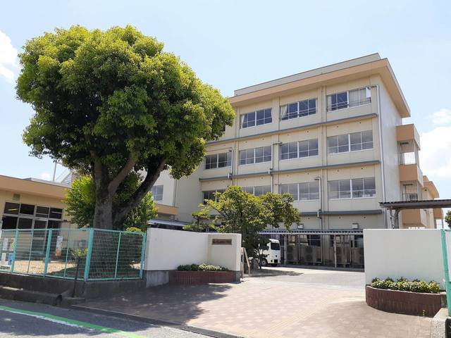 【福山市日吉台のアパートの小学校】