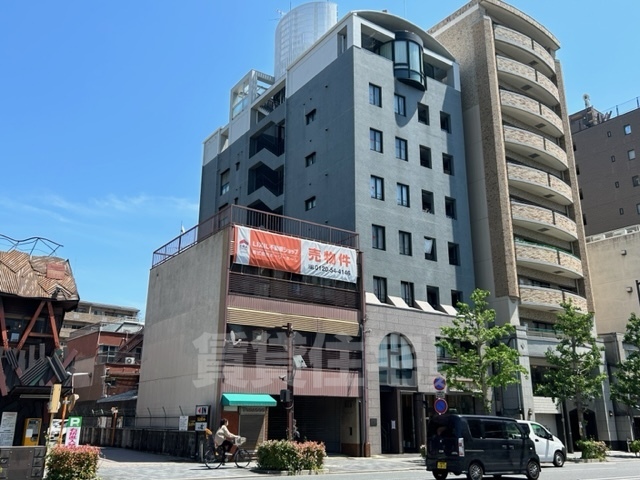 京都市上京区伊勢屋町のマンションの建物外観