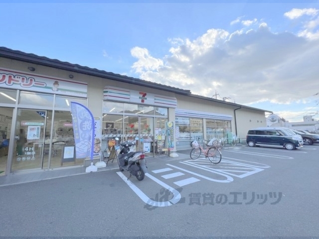 コンビニ　セブンイレブン伏見桃山南口店（コンビニ）まで240m