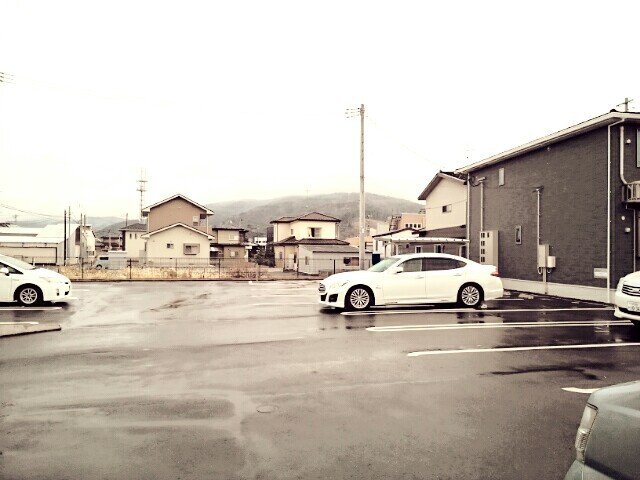 駐車場　駐車場があるので、車を買う予定の方も安心です