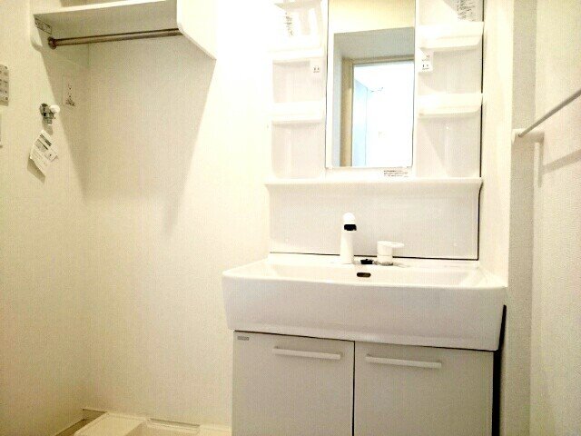 洗面設備　コンパクトで使いやすい洗面所