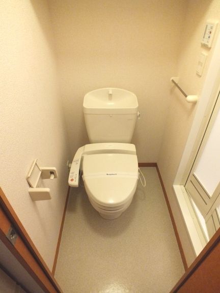 トイレ　温水洗浄便座