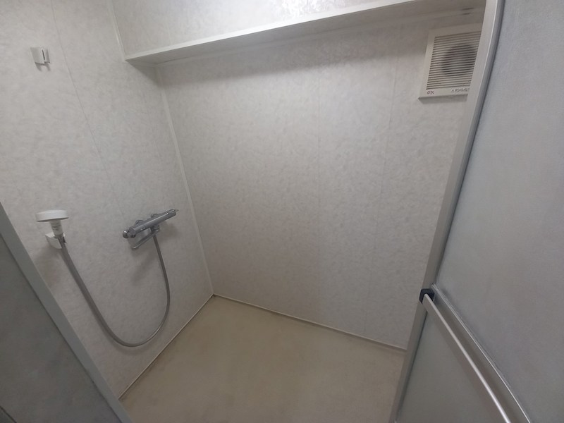 バス・シャワールーム　追い焚き給湯バスになります