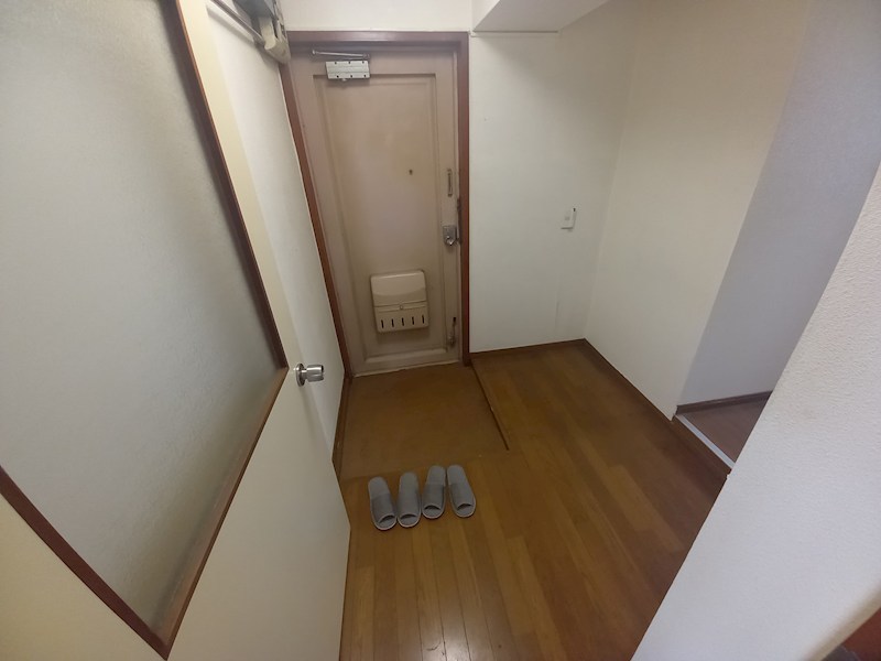 玄関　改築前の古い状態です