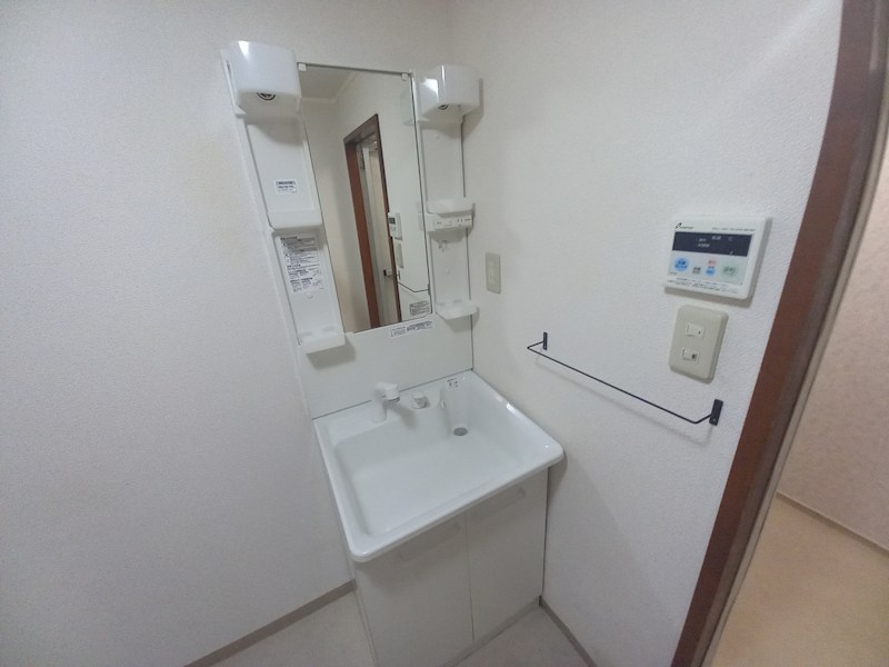 洗面設備　改築前の古い状態です