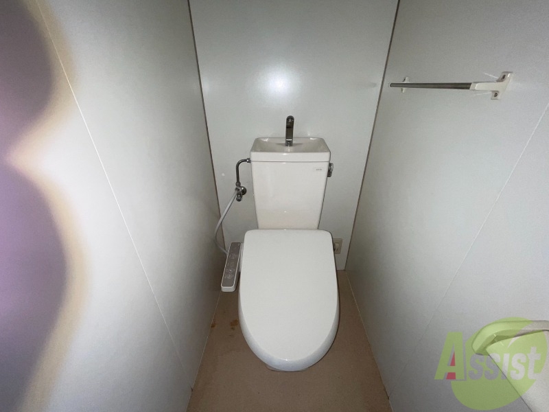 トイレ　トイレは嬉しい温水洗浄便座付。快適に過ごしましょう。