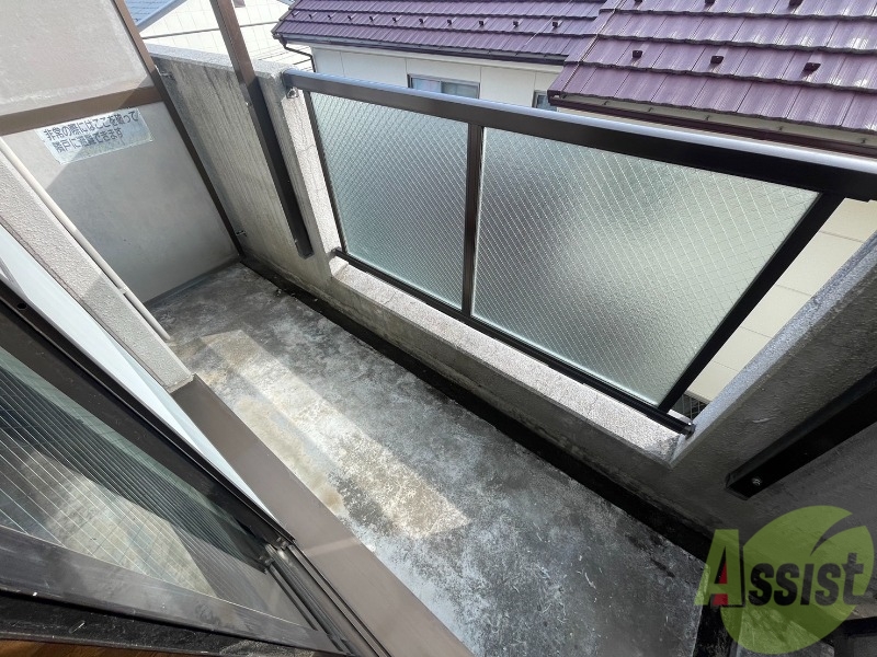 バルコニー　バルコニーはこちら。洗濯物も干せますよ。