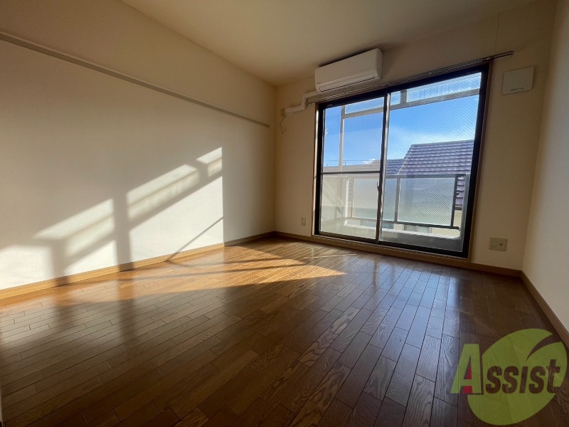 居室・リビング　こちら生活のメインとなる洋室になります。