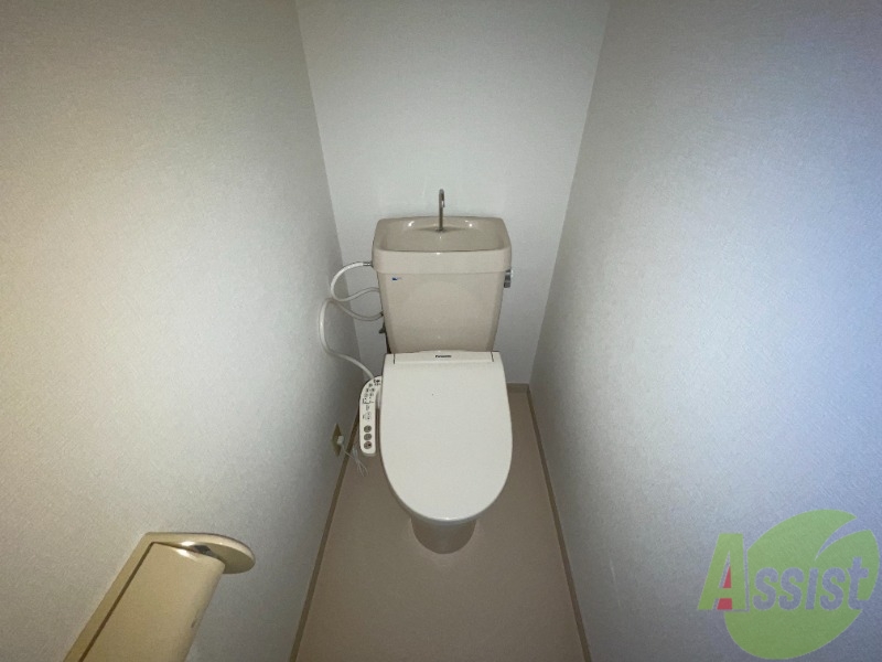 トイレ　嬉しいウォシュレット機能付きです。シャワートイレは便利ですね