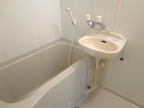 バス・シャワールーム　浴室換気乾燥機能付きお風呂。