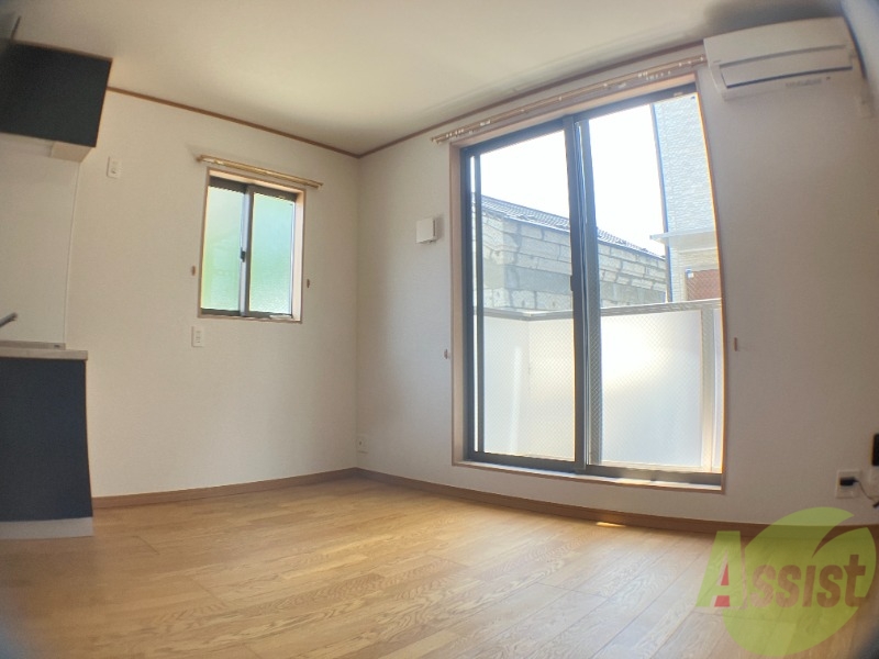 居室・リビング　こちらお部屋のメインとなる洋室となります。