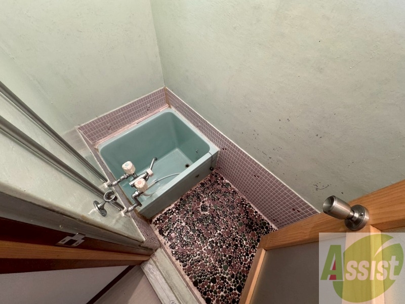 バス・シャワールーム　ユニットバスです。疲れを癒すのに欠かせませんね！