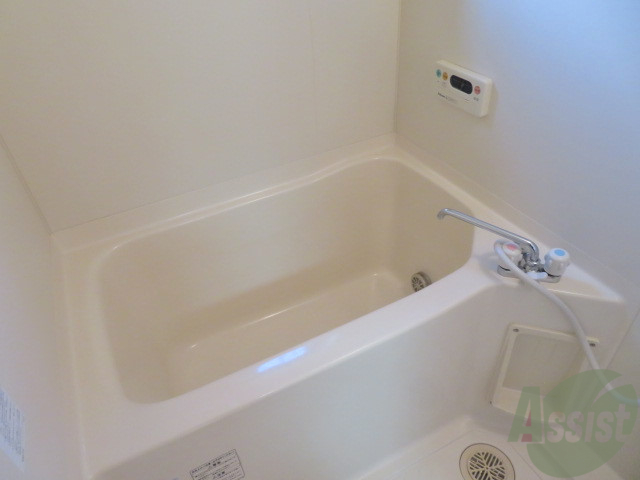 バス・シャワールーム　バスルームはこちらです。広々としてゆったり休めます。