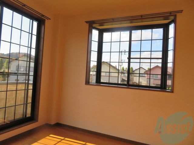 その他部屋・スペース　６帖の洋室のお部屋もあります。寝室にしましょう。