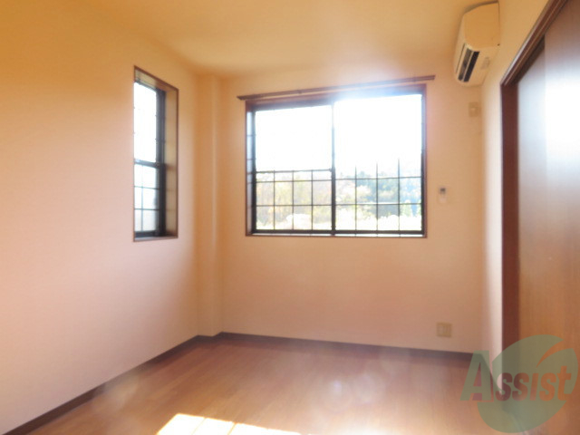 居室・リビング　５．２帖のダイニングキッチン。ご飯を食べるお部屋ですね。