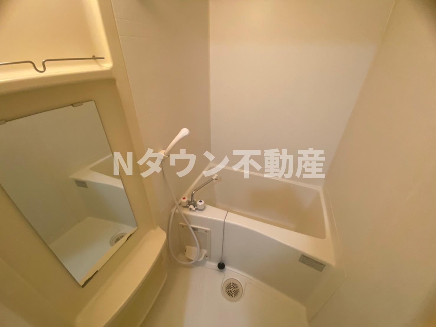 バス・シャワールーム　落ち着いた空間のお風呂です