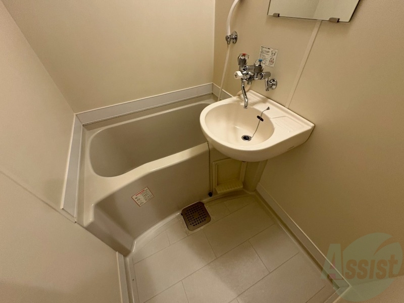 バス・シャワールーム　ユニットバスです。疲れを癒すのに欠かせませんね！