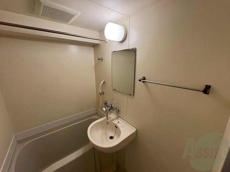 洗面設備　こちらに洗面台があります。朝の洗顔はこちらで。