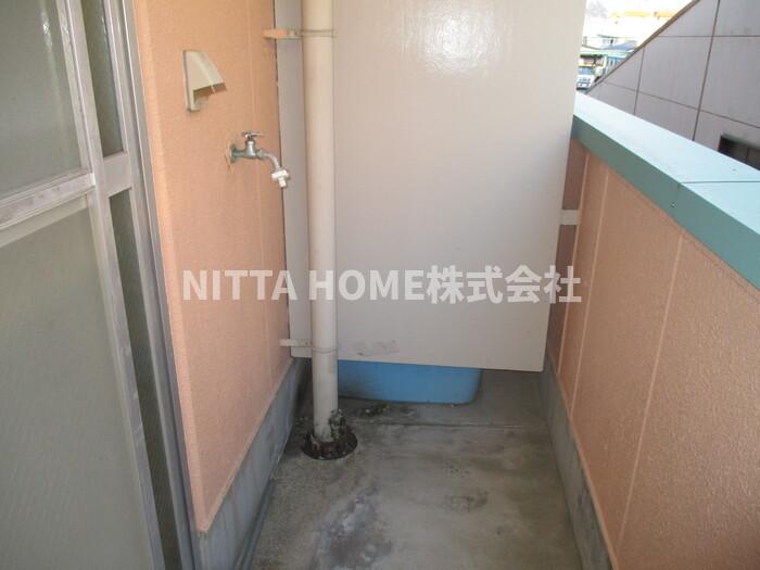 バルコニー　室外洗濯機置き場です♪