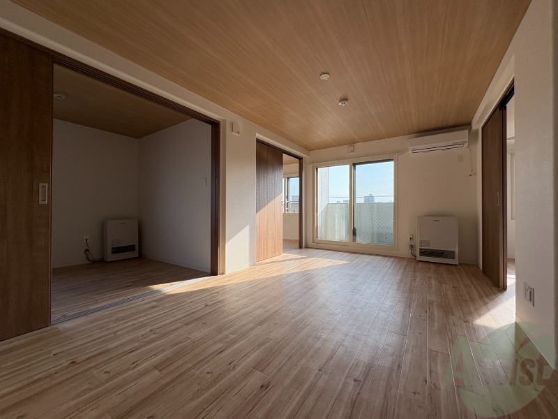 居室・リビング　広くてきれいなリビングです！快適に過ごせそうですね。