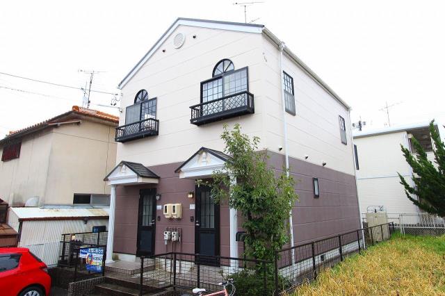 建物外観　１棟に２件の物件です。