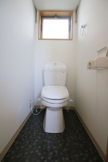 トイレ　※別室の参考写真の為、現況優先です。