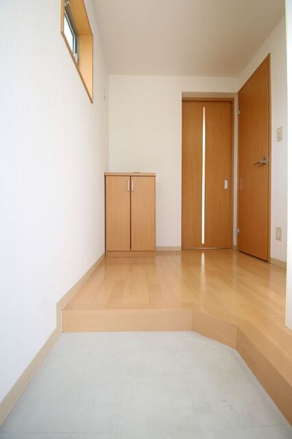 玄関　※別室の参考写真の為、現況優先です。