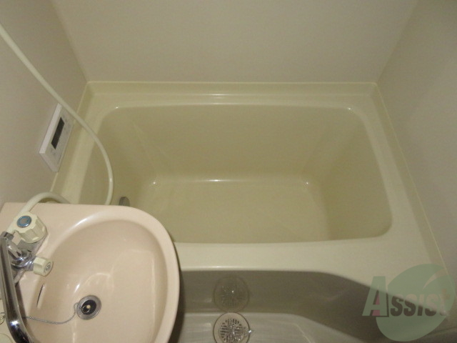 バス・シャワールーム　バスルームはこちらです。広々としてゆったり休めます。