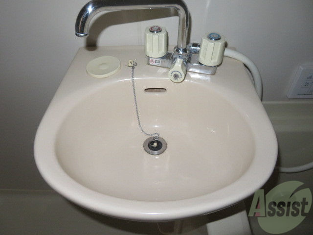 洗面設備　洗面台。朝の身支度はここでばっちり決めましょう。