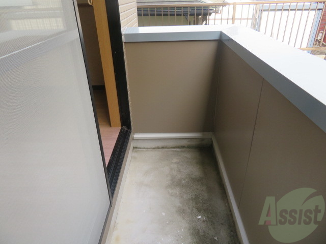 バルコニー　バルコニーは幅があり、広い印象を受けました。