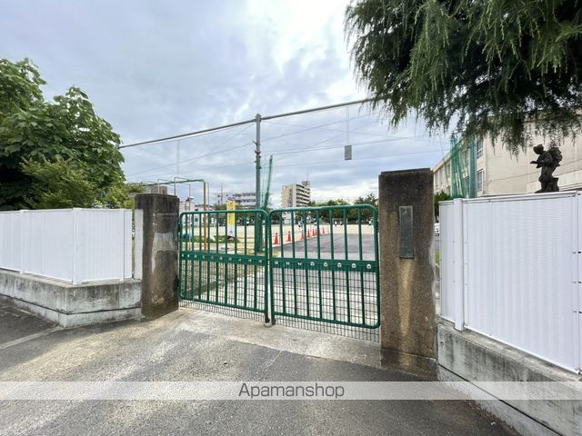 小学校　新南小学校（小学校）まで290m