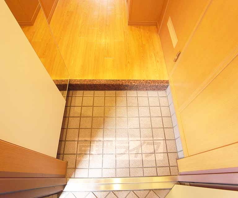 玄関　タイル張りの玄関です