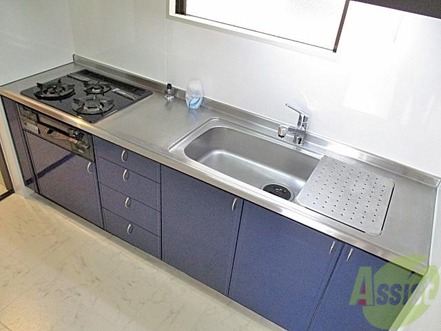 キッチン　キッチンは横幅も広めになってます。コンロもついていますよー