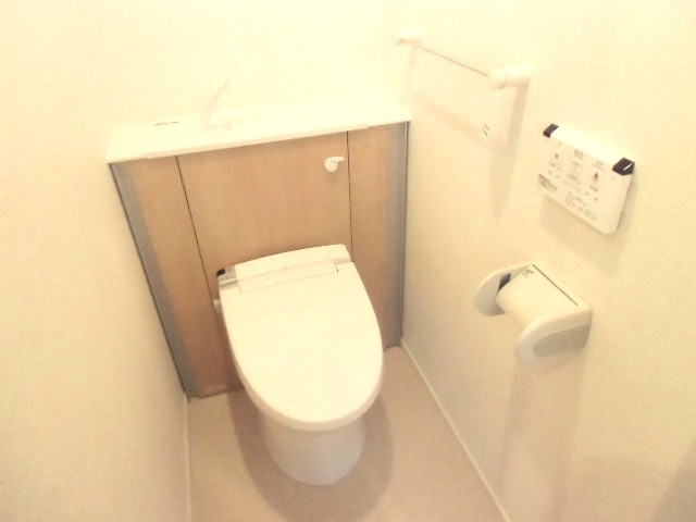 トイレ　温水洗浄機付トイレです☆