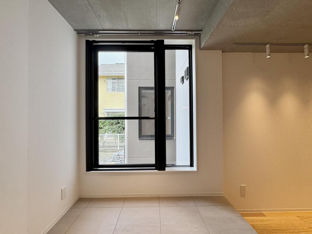 その他　大きな窓で明るい