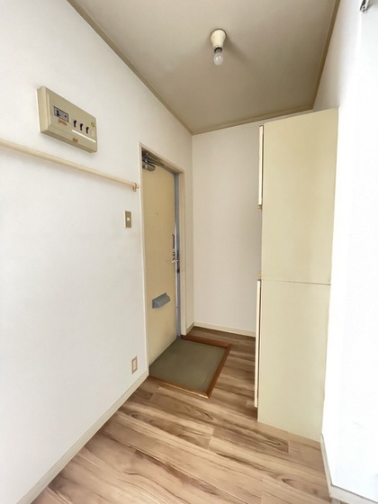 玄関　※別号室の写真です