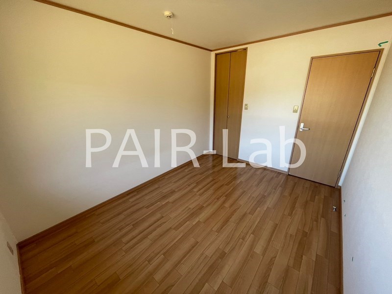 居室・リビング　同物件別部屋の参考写真です。