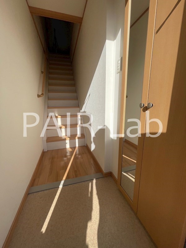 玄関　同物件別部屋の参考写真です。