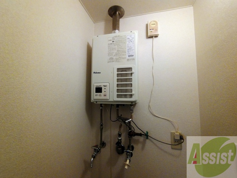 その他設備　給湯器は簡単操作で温度調整ができますよ。