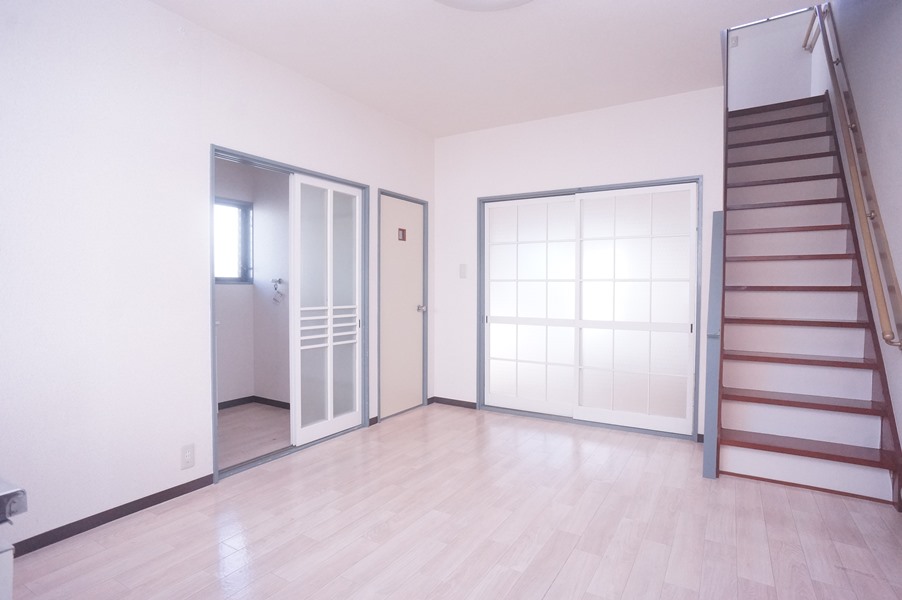 ドラックストア　サンドラッグ上郷店（ドラッグストア）まで825m