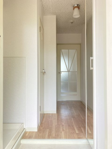 玄関　別号室の写真です（反転）