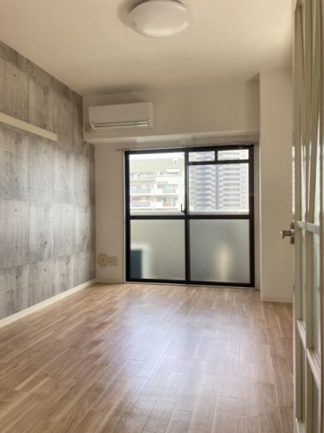 居室・リビング　別号室の写真です（反転）