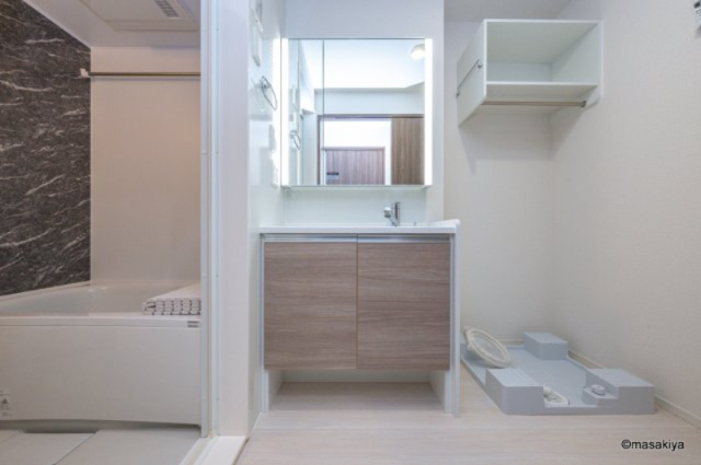 洗面設備　洗面台の仕様は異なる場合があります。