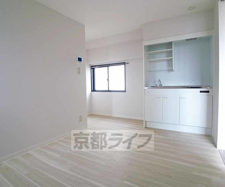 居室・リビング　すっきりとしたダイニング