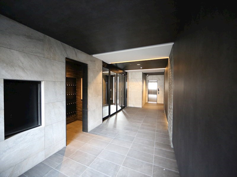 エントランス　エントランス　オートロック　宅配ＢＯＸ　防犯カメラ