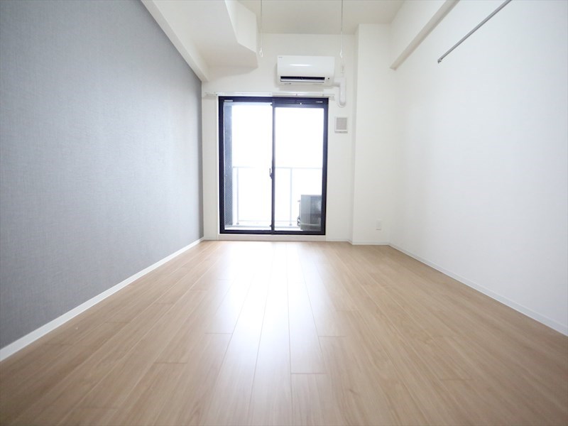 バルコニー　洋室7.6帖　エアコン完備　バルコニー