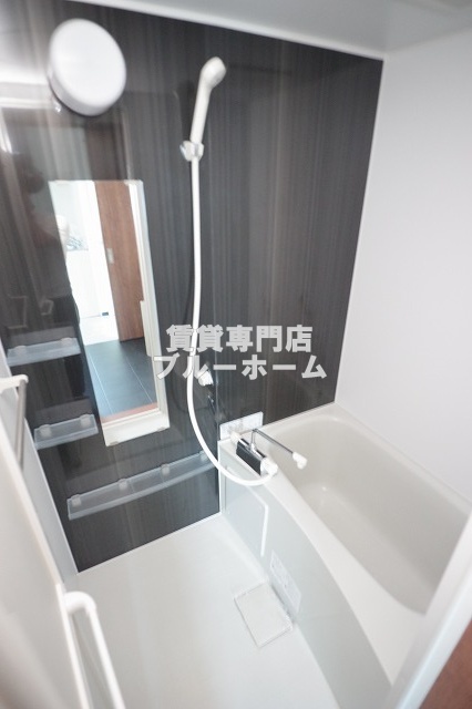 バス・シャワールーム　大きな鏡のあるお風呂！